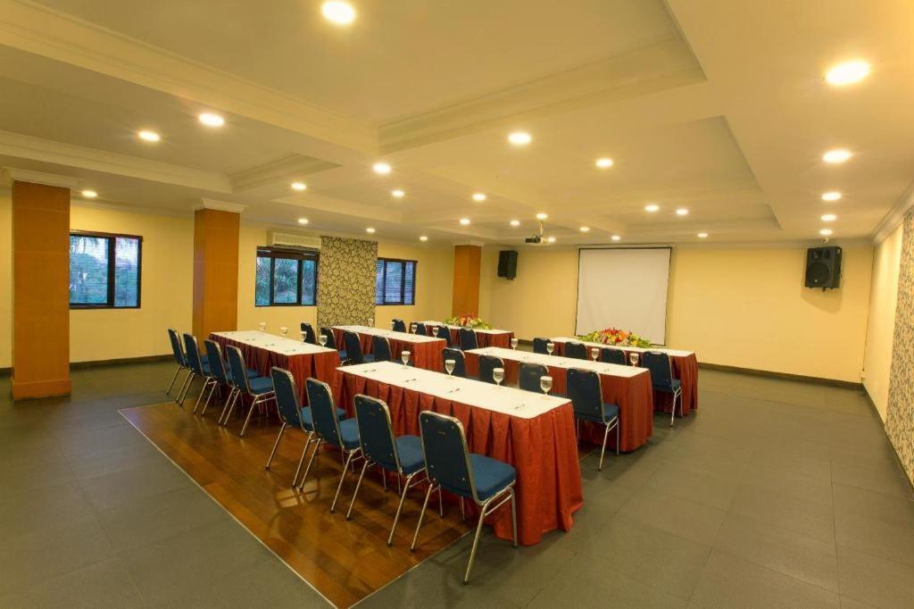 3 Putra Bi Executive Hotel Jakarta Luaran gambar